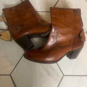 Frye women’s boots, authentic leather made in Mexico